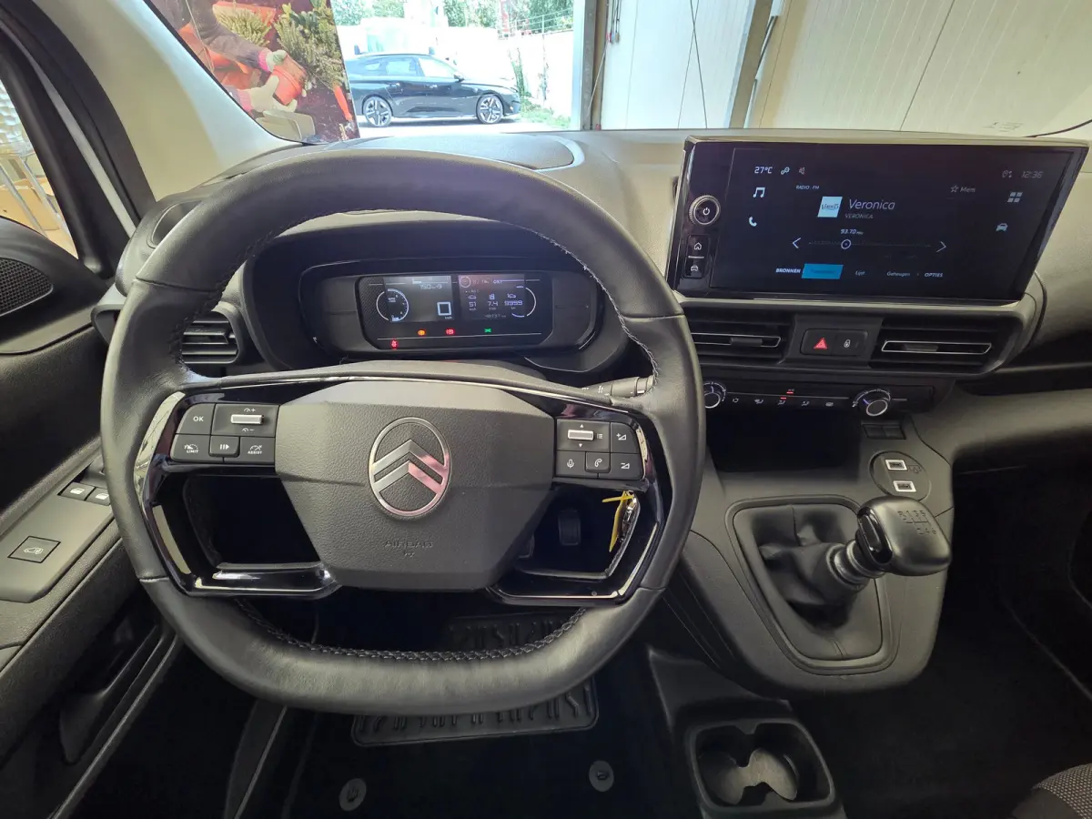 1.5 BlueHDi 100 S&S L2 Camera | Stoel/Stuurverwarming | Carplay | Parkeersensoren Achter | Cruise | Airco | Achteruitrijcamera | Airco | Apple Carplay/Android Auto|telefoonintegratie premium