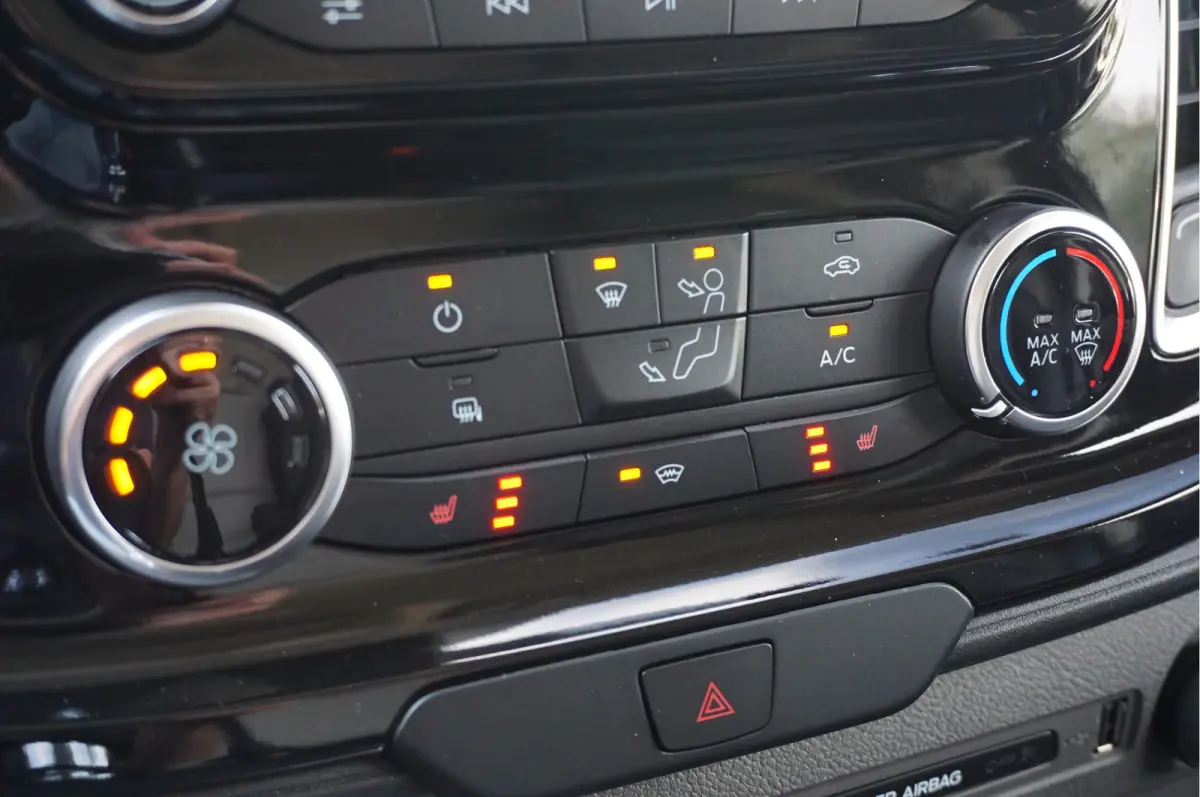 300S Active 130PK BPM VRIJ!! Airco, Cruise, Apple CP / Android Auto, 17" LM Velg!! NR. 397