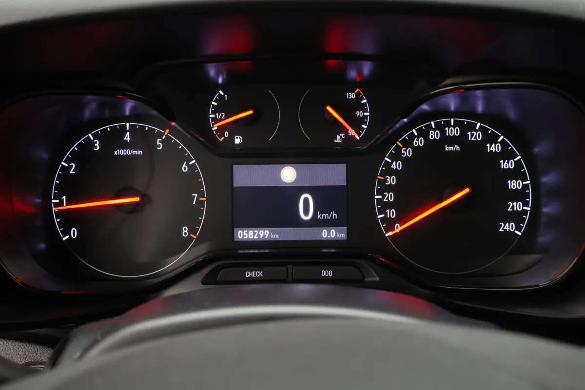 1.5D L1H1 Automaat Airco, Cruise, Apple Carplay, Stuurwielverwarming, Rijstrooksensor, DAB, PDC