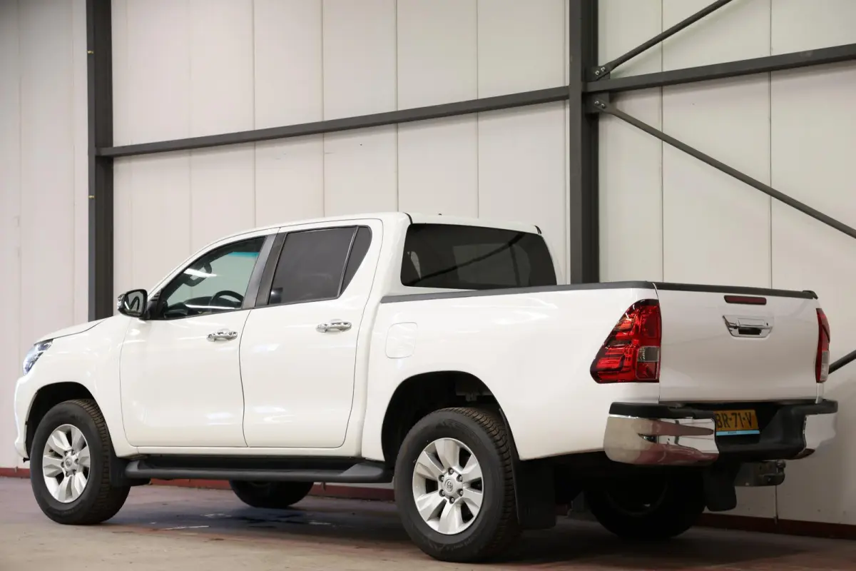 2.4 D-4D AUTOMAAT 4WD 4x4 Double Cab