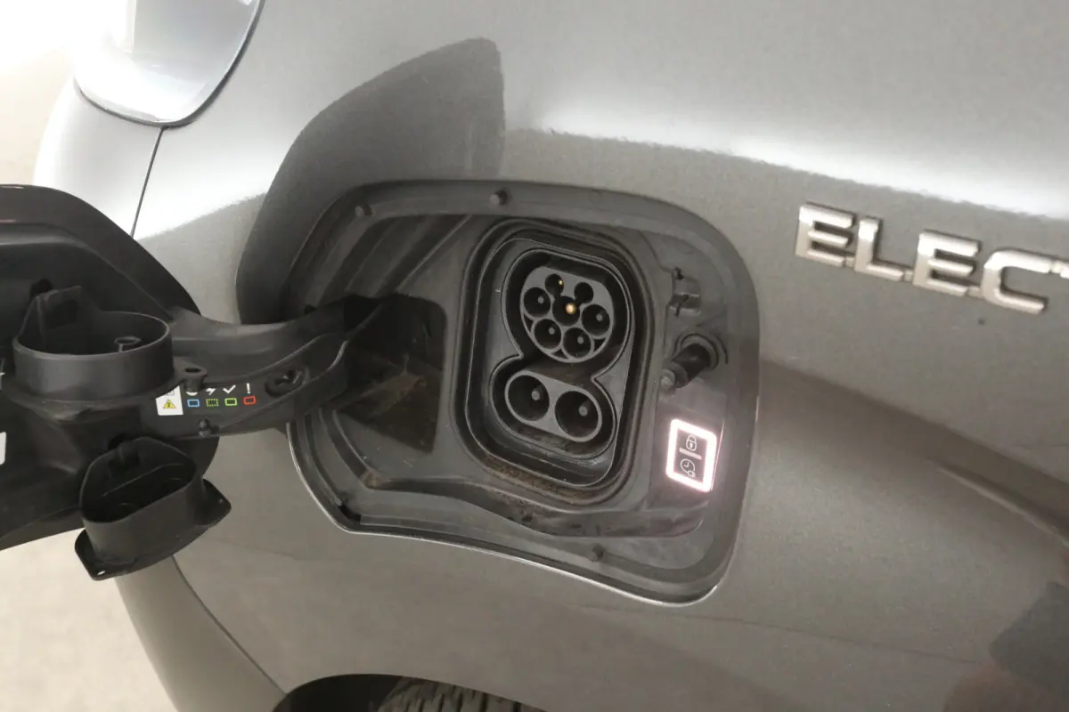 Worker Extra Range 75 kWh L3H1 | DC | Snelladen | SOH 91% | 6 Zits | Airco | Cruise | Camera | 2xSchuifdeur | Carplay