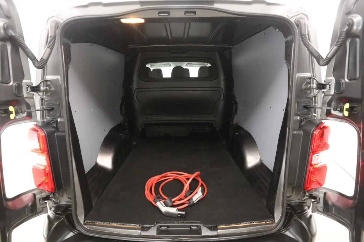 Toyota ProAce Electric Worker Extra Range 75 kWh L3H1 | DC | Snelladen | SOH 91% | 6 Zits | Airco | Cruise | Camera | 2xSchuifdeur | Carplay