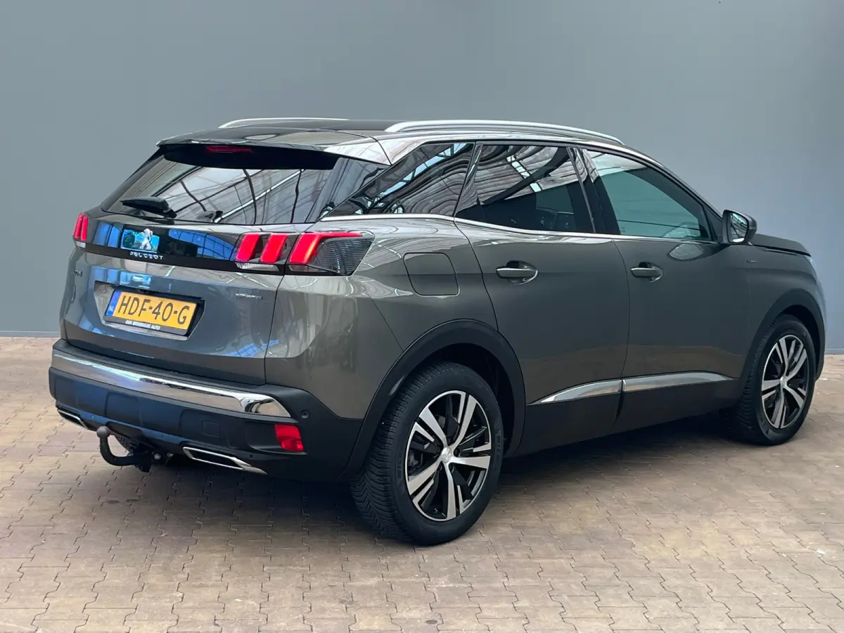 1.2 PureTech GT Line Trekhaak | Camera | LED | Parkeersensoren Rondom | Carplay | Cruise | Climate | Digitaal Dashboard | Achteruitrijcamera | Afwijkende dakkleur | Apple Carplay/Android Aut