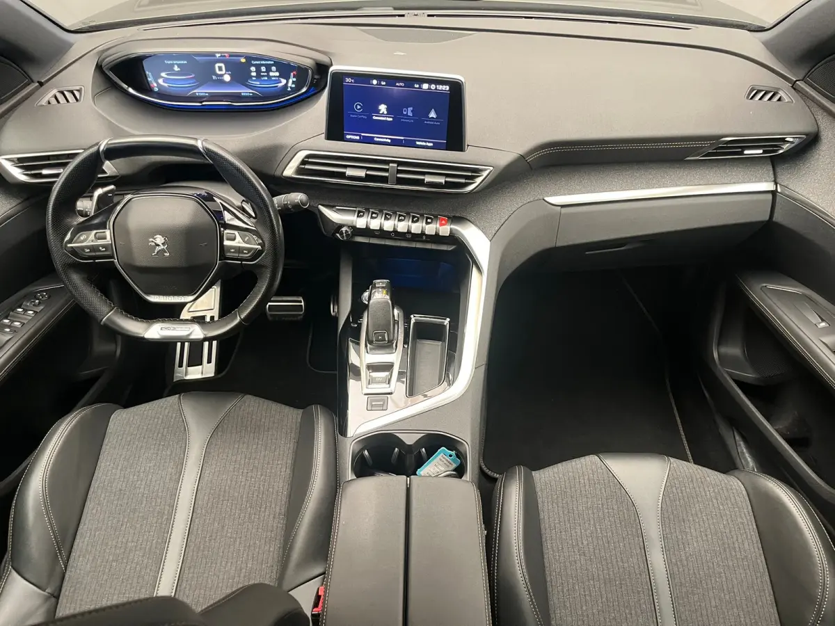 1.2 PureTech GT Line Trekhaak | Camera | LED | Parkeersensoren Rondom | Carplay | Cruise | Climate | Digitaal Dashboard | Achteruitrijcamera | Afwijkende dakkleur | Apple Carplay/Android Aut