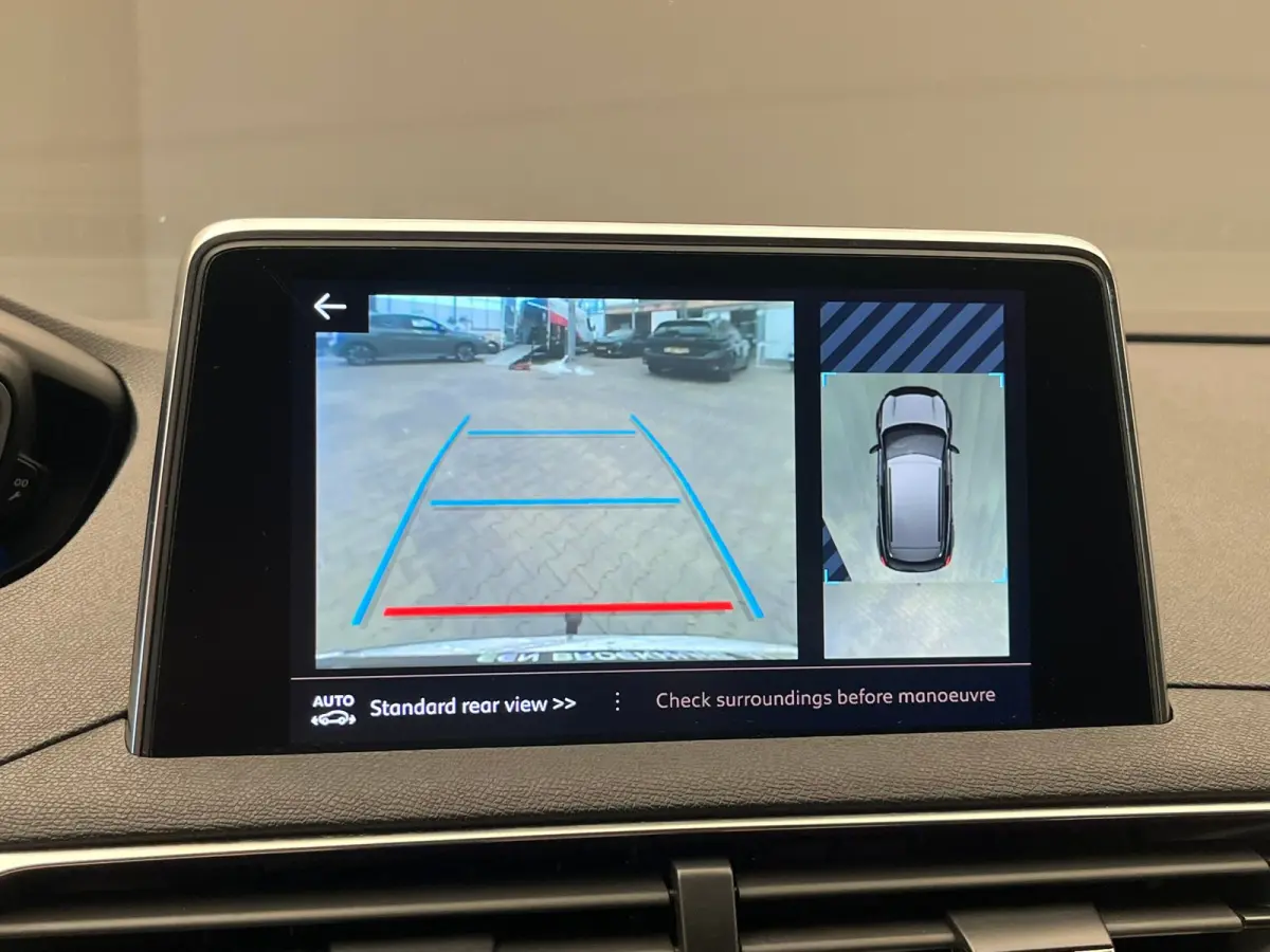 1.2 PureTech GT Line Trekhaak | Camera | LED | Parkeersensoren Rondom | Carplay | Cruise | Climate | Digitaal Dashboard | Achteruitrijcamera | Afwijkende dakkleur | Apple Carplay/Android Aut