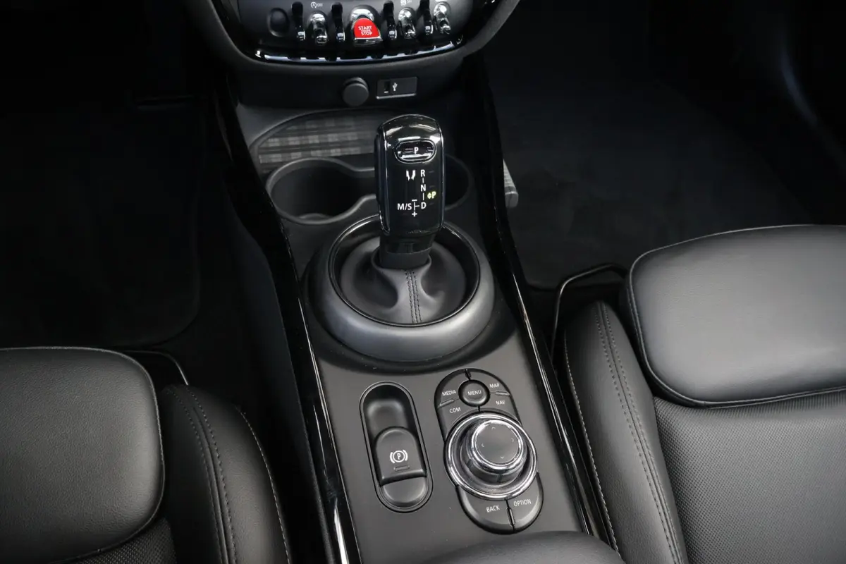 1.5 Cooper Business Edition | Pano-dak | Stoelverwarming | Stuurverwarming | Comfort access | Achteruitrijcamera