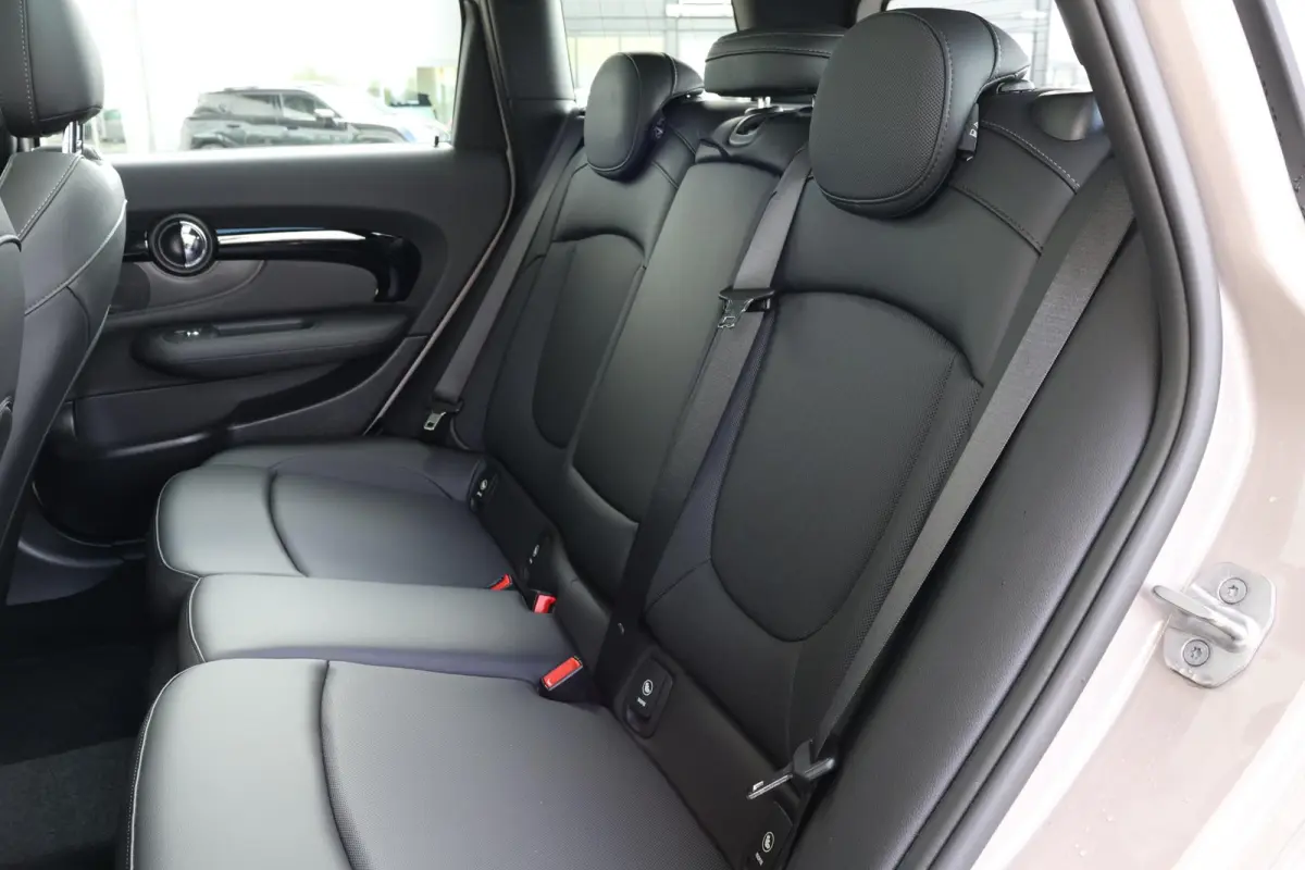 1.5 Cooper Business Edition | Pano-dak | Stoelverwarming | Stuurverwarming | Comfort access | Achteruitrijcamera