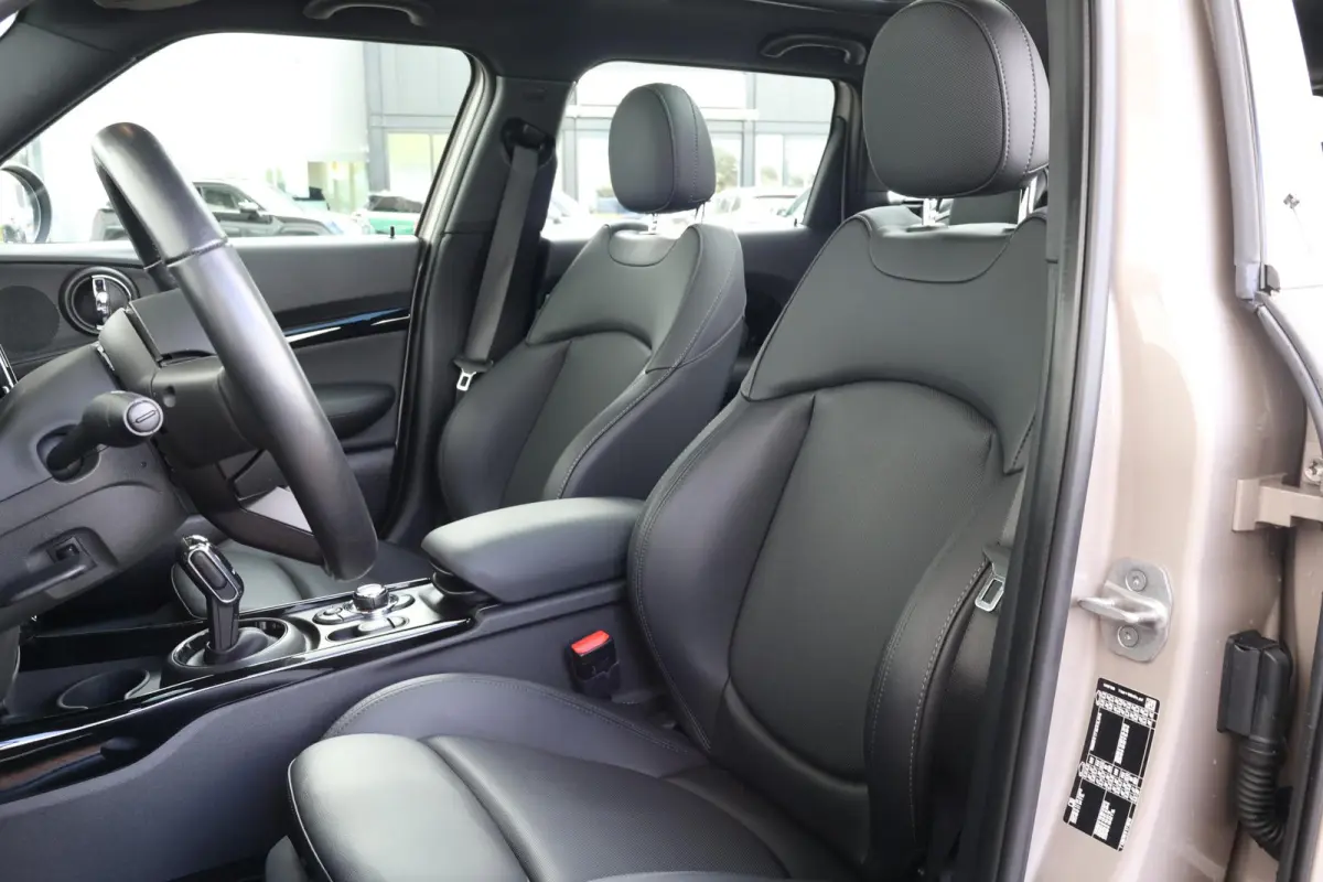 1.5 Cooper Business Edition | Pano-dak | Stoelverwarming | Stuurverwarming | Comfort access | Achteruitrijcamera