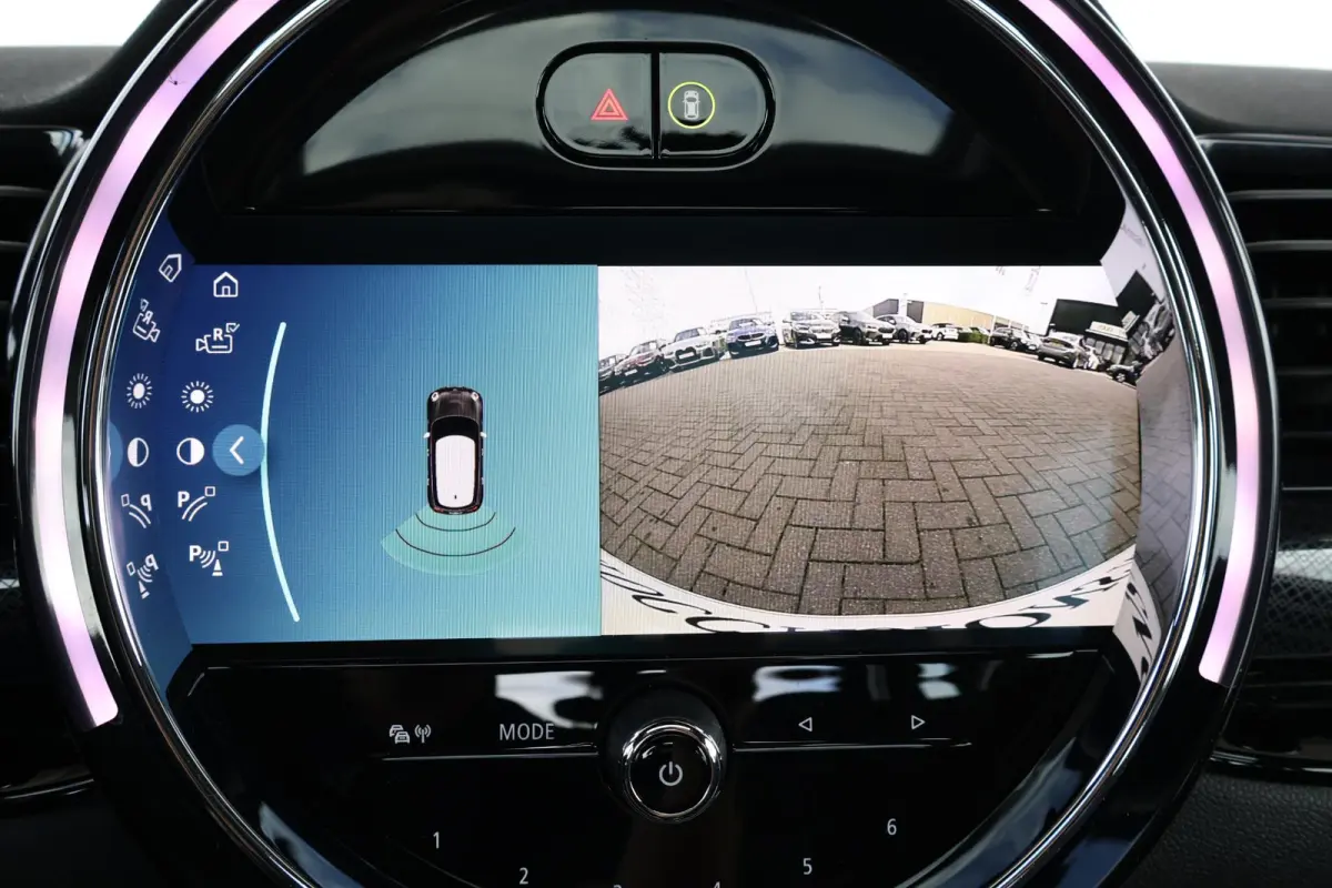 1.5 Cooper Business Edition | Pano-dak | Stoelverwarming | Stuurverwarming | Comfort access | Achteruitrijcamera