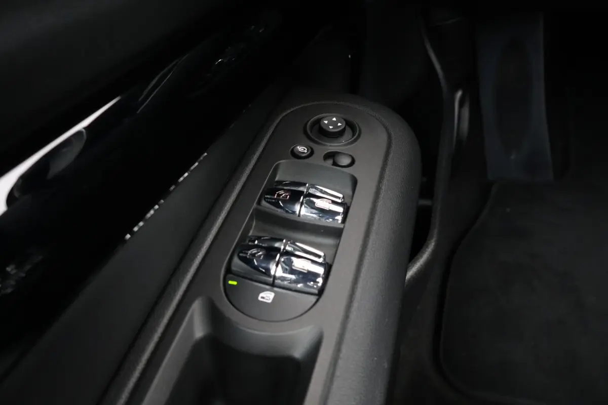1.5 Cooper Business Edition | Pano-dak | Stoelverwarming | Stuurverwarming | Comfort access | Achteruitrijcamera