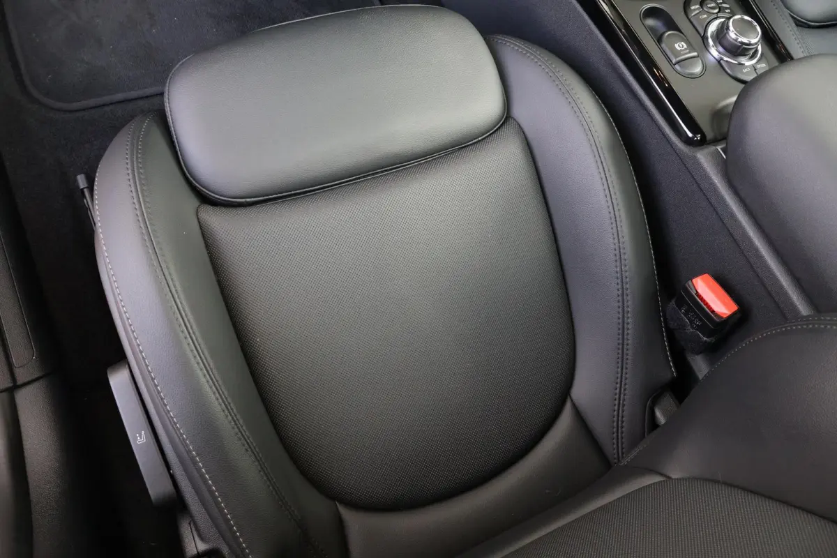 1.5 Cooper Business Edition | Pano-dak | Stoelverwarming | Stuurverwarming | Comfort access | Achteruitrijcamera