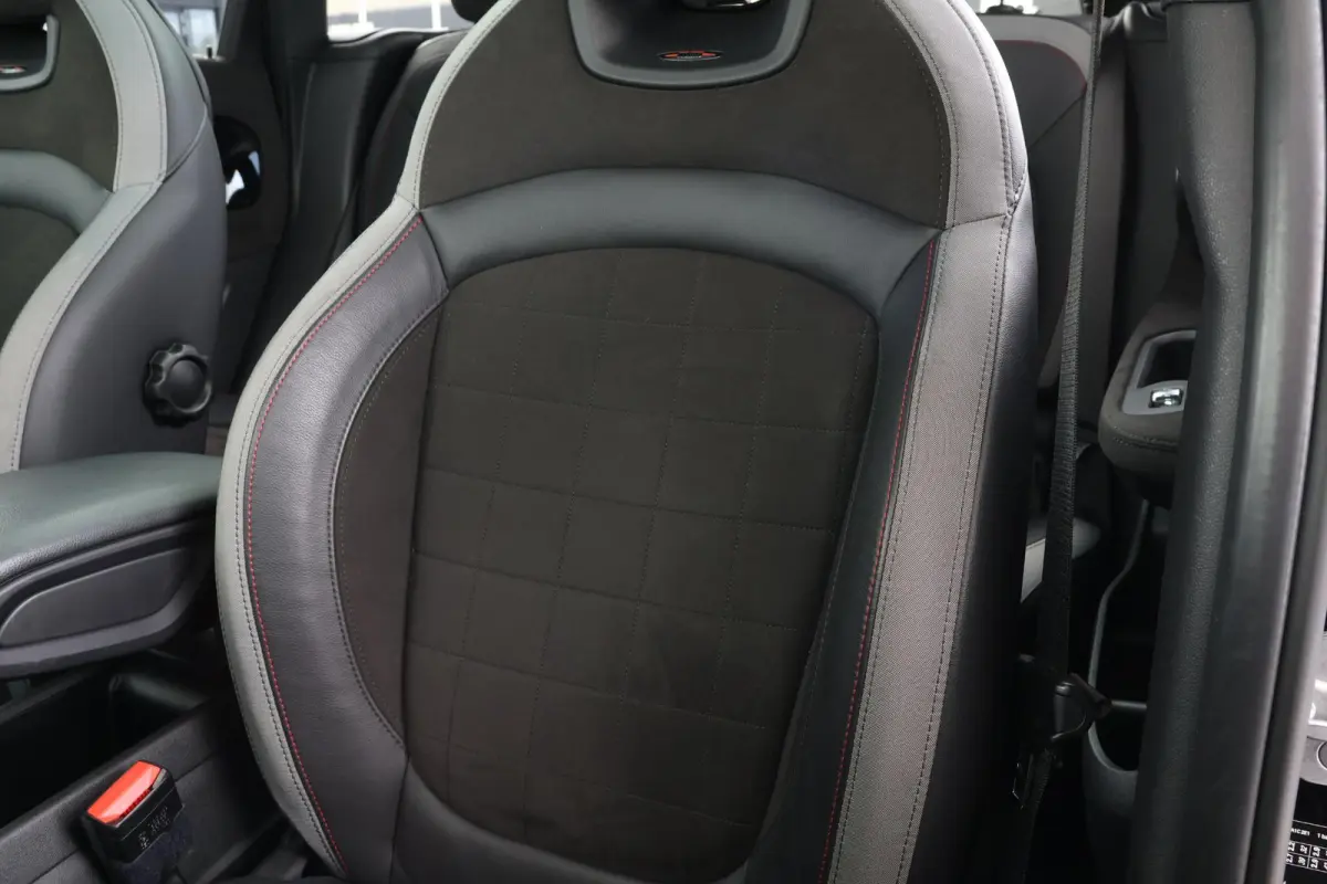 2.0 Cooper S Rockingham GT Edition | JCW-trim | Pano-dak | Stoelverwarming | Comfortaccess | LED-koplampen |