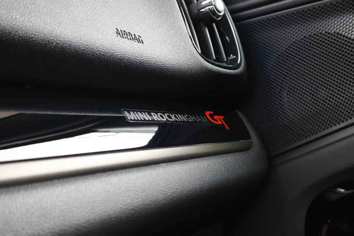 2.0 Cooper S Rockingham GT Edition | JCW-trim | Pano-dak | Stoelverwarming | Comfortaccess | LED-koplampen |