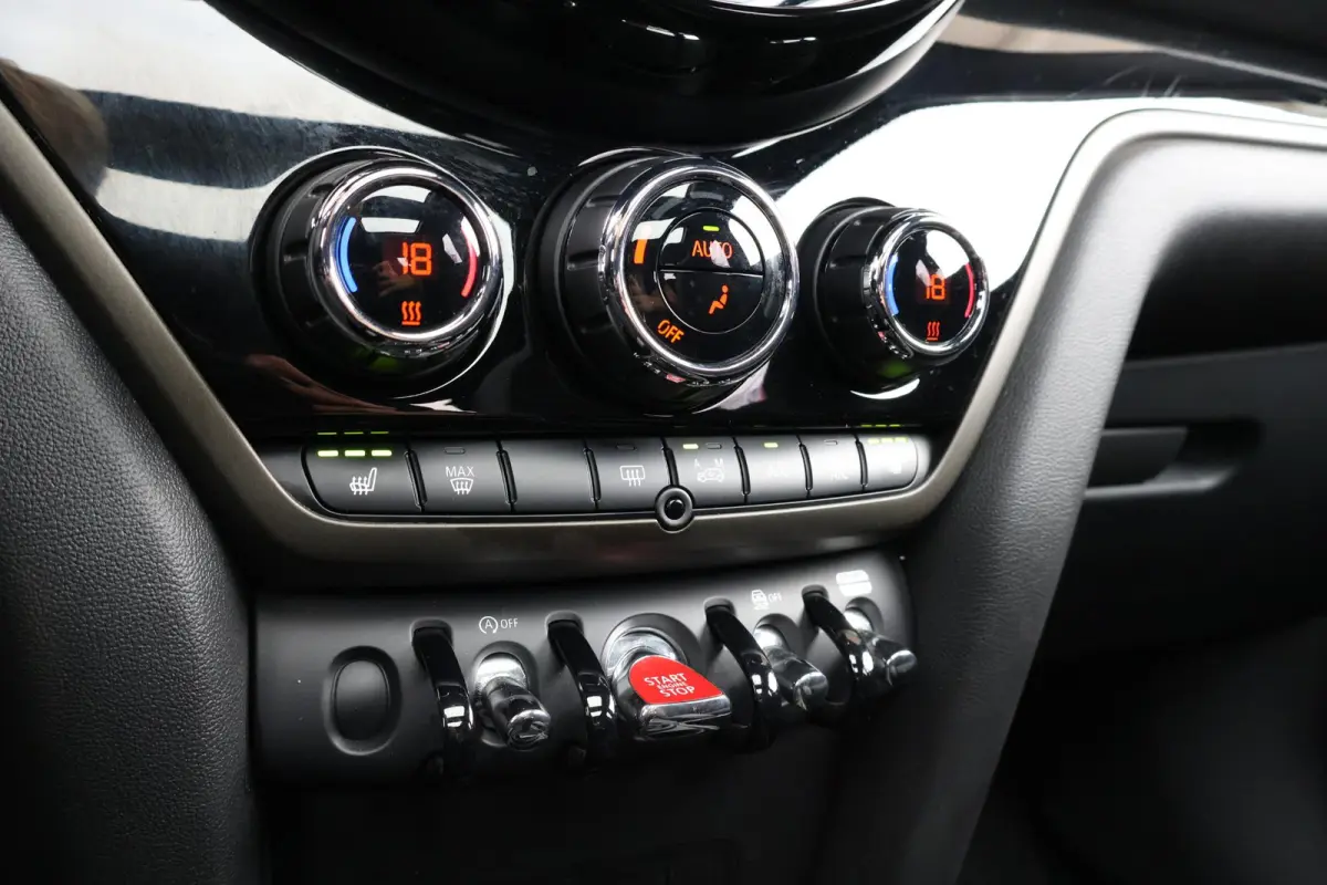 2.0 Cooper S Rockingham GT Edition | JCW-trim | Pano-dak | Stoelverwarming | Comfortaccess | LED-koplampen |