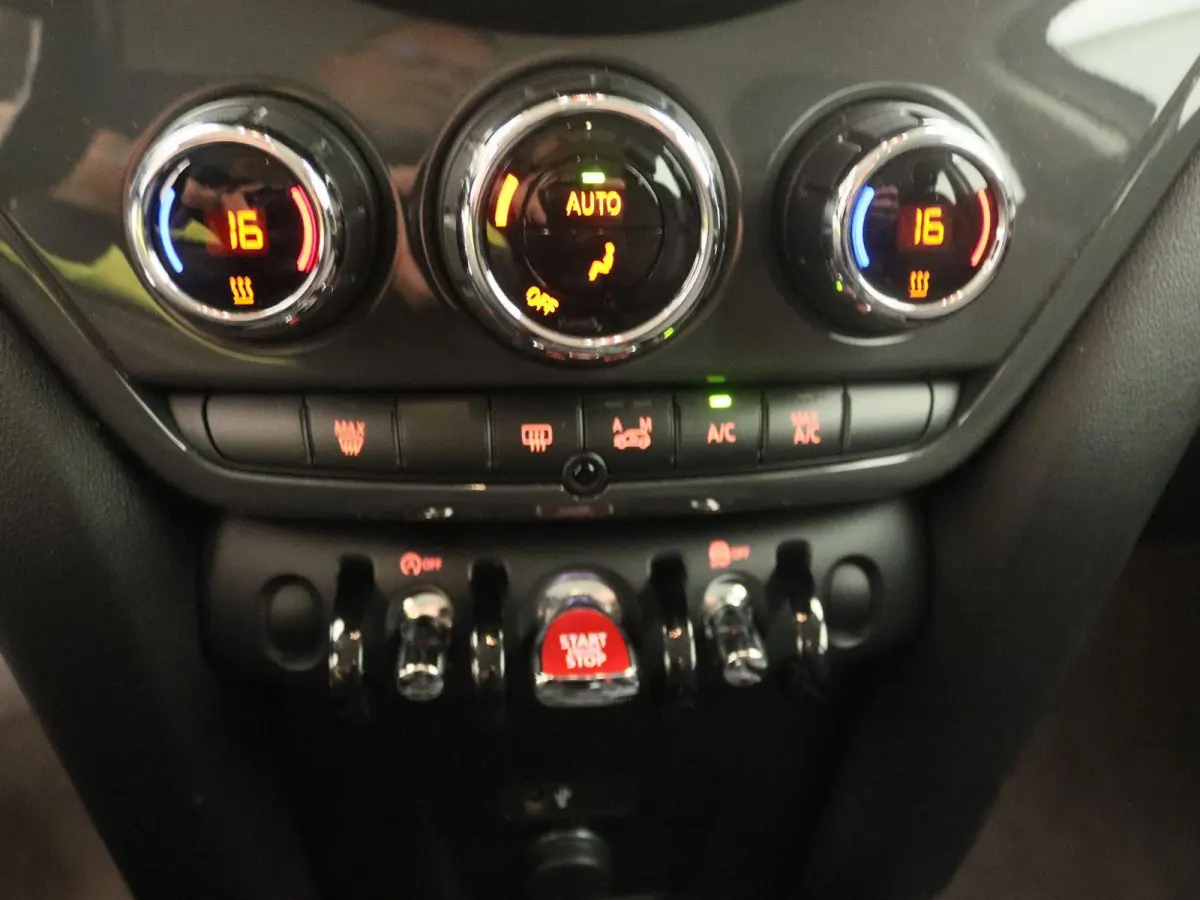 1.5 One Dutch Made Edition | Apple Carplay/Android Auto | Climate Control | Parkeersensoren | Lichtmetalen Velgen |
