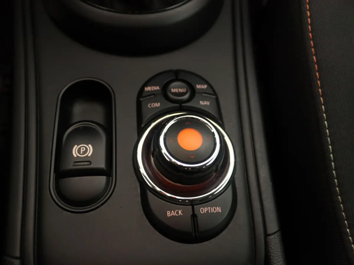 1.5 One Dutch Made Edition | Apple Carplay/Android Auto | Climate Control | Parkeersensoren | Lichtmetalen Velgen |