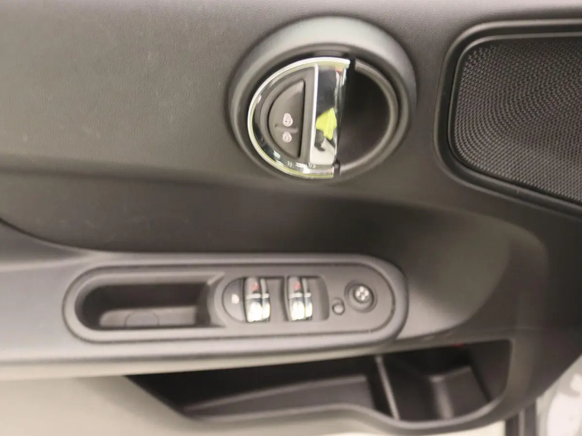 1.5 One Dutch Made Edition | Apple Carplay/Android Auto | Climate Control | Parkeersensoren | Lichtmetalen Velgen |