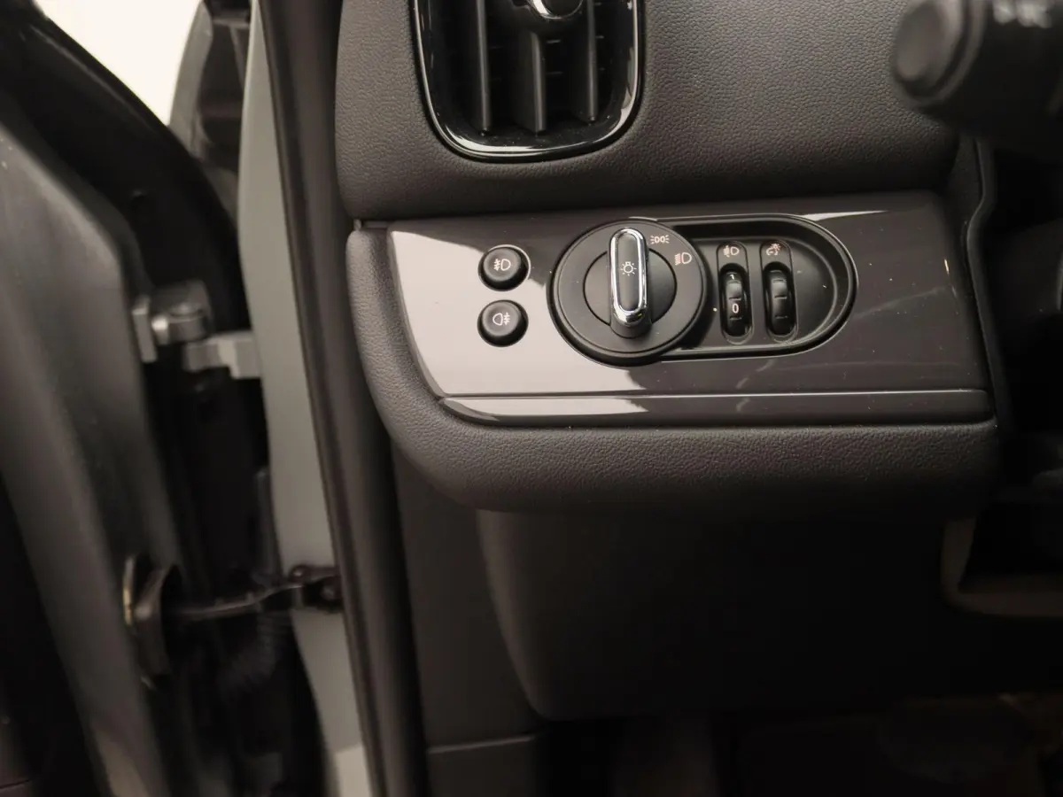 1.5 One Dutch Made Edition | Apple Carplay/Android Auto | Climate Control | Parkeersensoren | Lichtmetalen Velgen |