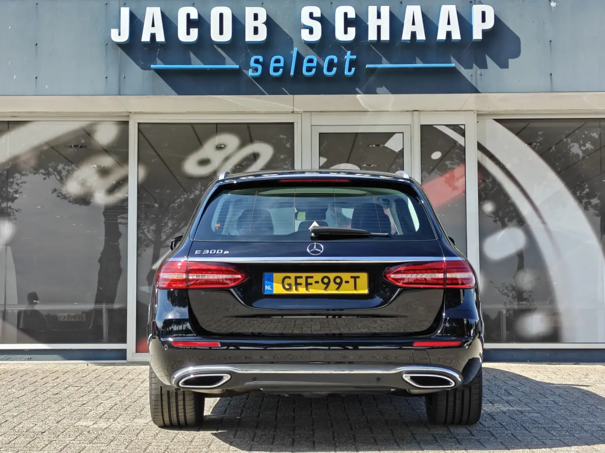 300e AMG Line / Keyless / Burmester Audio / Camera  / Trekhaak (2100kg)  / Stoelverwarming / Pano
