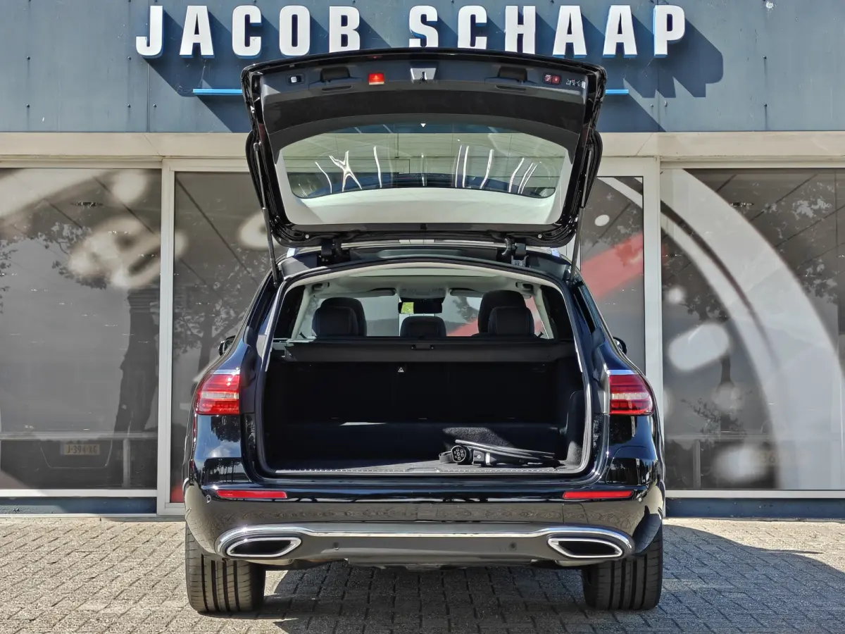 300e AMG Line / Keyless / Burmester Audio / Camera  / Trekhaak (2100kg)  / Stoelverwarming / Pano