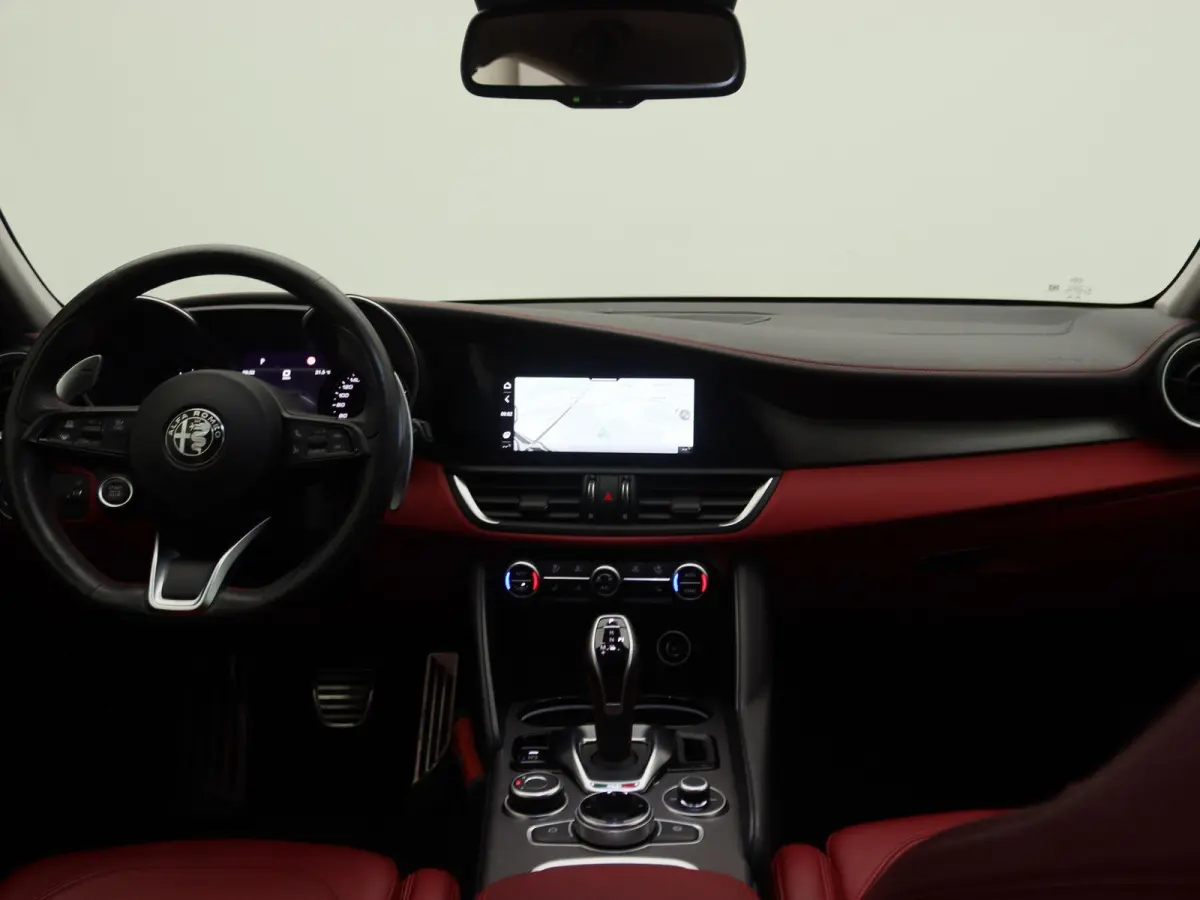 2.0T Sprint | Apple Carplay/Android Auto | Lederen Bekleding | Camera | Lichtmetalen Velgen |