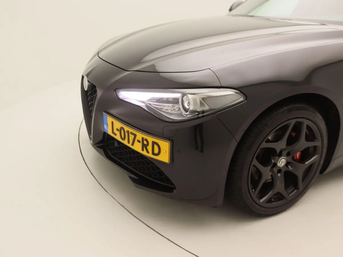 2.0T Sprint | Apple Carplay/Android Auto | Lederen Bekleding | Camera | Lichtmetalen Velgen |