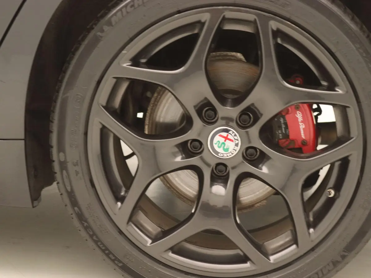 2.0T Sprint | Apple Carplay/Android Auto | Lederen Bekleding | Camera | Lichtmetalen Velgen |