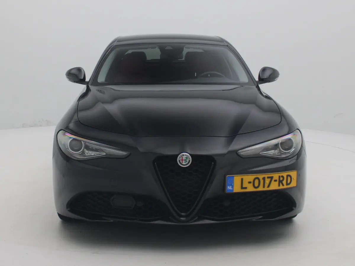2.0T Sprint | Apple Carplay/Android Auto | Lederen Bekleding | Camera | Lichtmetalen Velgen |
