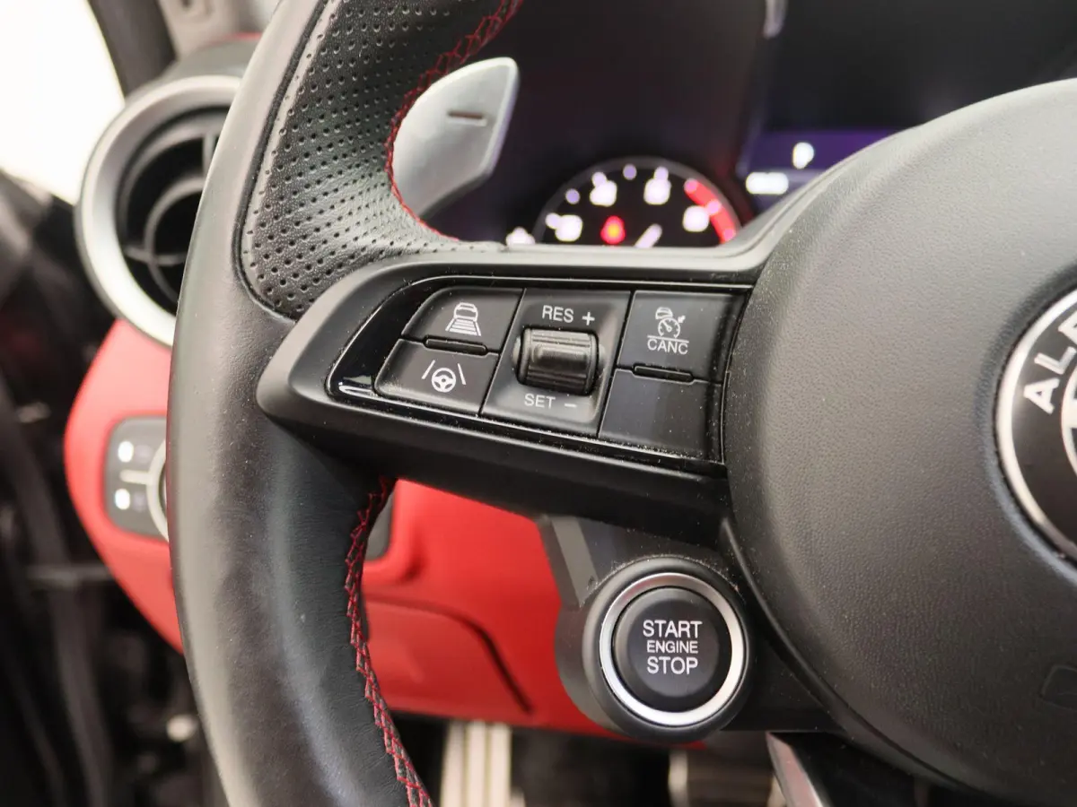 2.0T Sprint | Apple Carplay/Android Auto | Lederen Bekleding | Camera | Lichtmetalen Velgen |