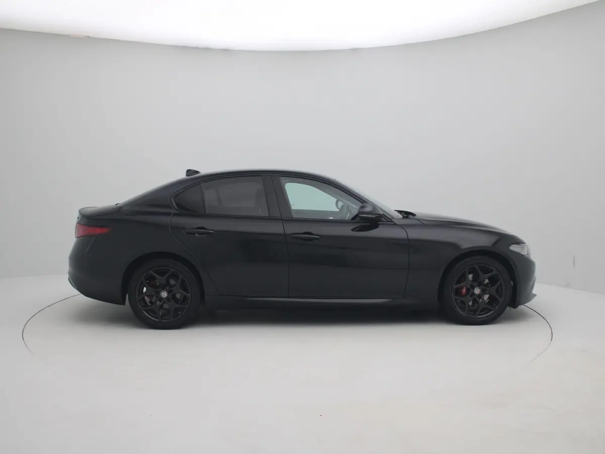 2.0T Sprint | Apple Carplay/Android Auto | Lederen Bekleding | Camera | Lichtmetalen Velgen |