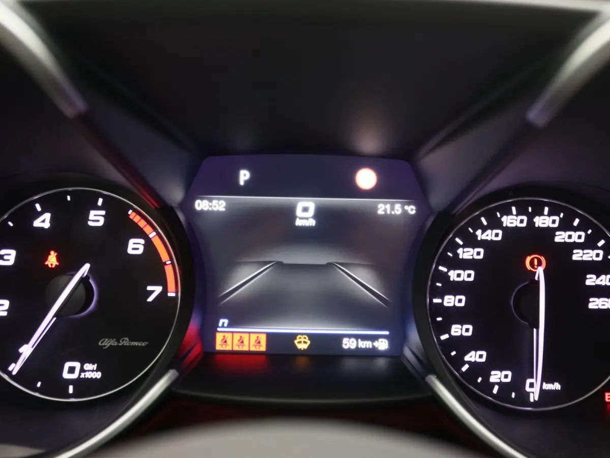 2.0T Sprint | Apple Carplay/Android Auto | Lederen Bekleding | Camera | Lichtmetalen Velgen |