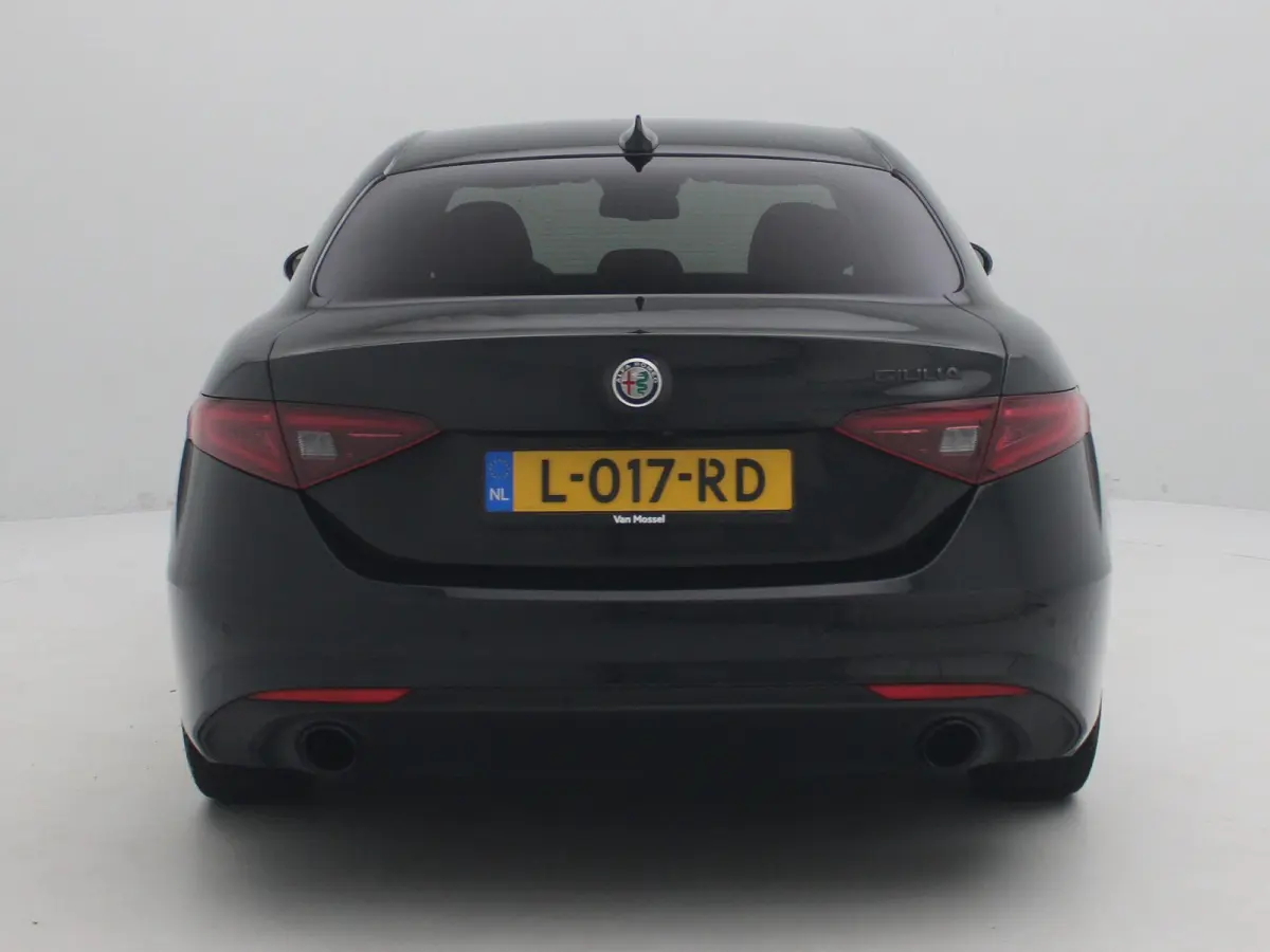 2.0T Sprint | Apple Carplay/Android Auto | Lederen Bekleding | Camera | Lichtmetalen Velgen |