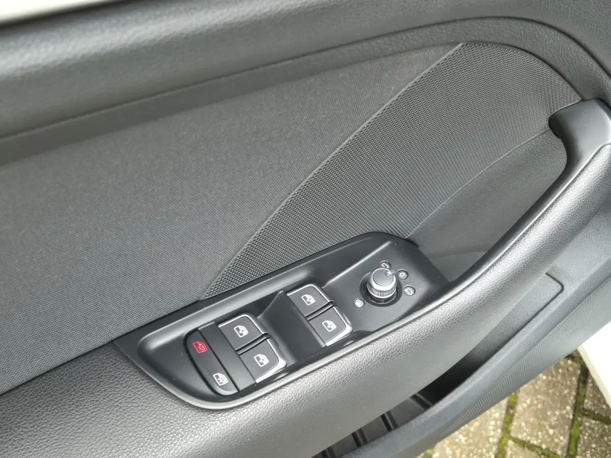 1.0 TFSI Design Pro Line Plus | Afn. Trekhaak | Apple CarPlay| PDC + Camera | ECC |