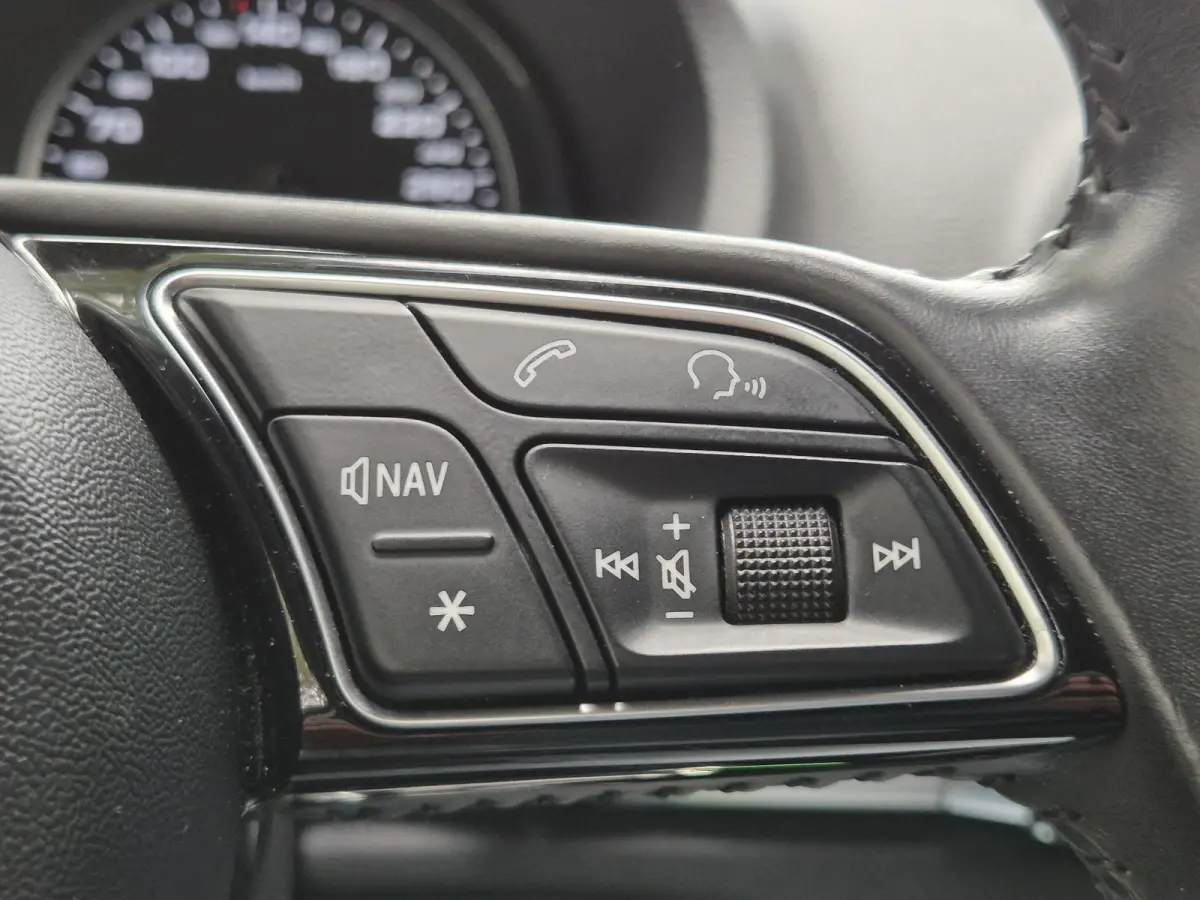 1.0 TFSI Design Pro Line Plus | Afn. Trekhaak | Apple CarPlay| PDC + Camera | ECC |