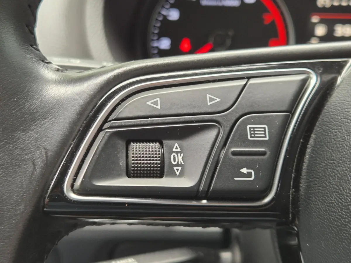 1.0 TFSI Design Pro Line Plus | Afn. Trekhaak | Apple CarPlay| PDC + Camera | ECC |