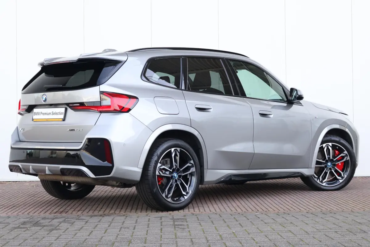 xDrive25e | Sport Pakket Pro | Elektr. Stoelen | Head-Up | Comforttoegang | Verwarmde Voorstoelen |