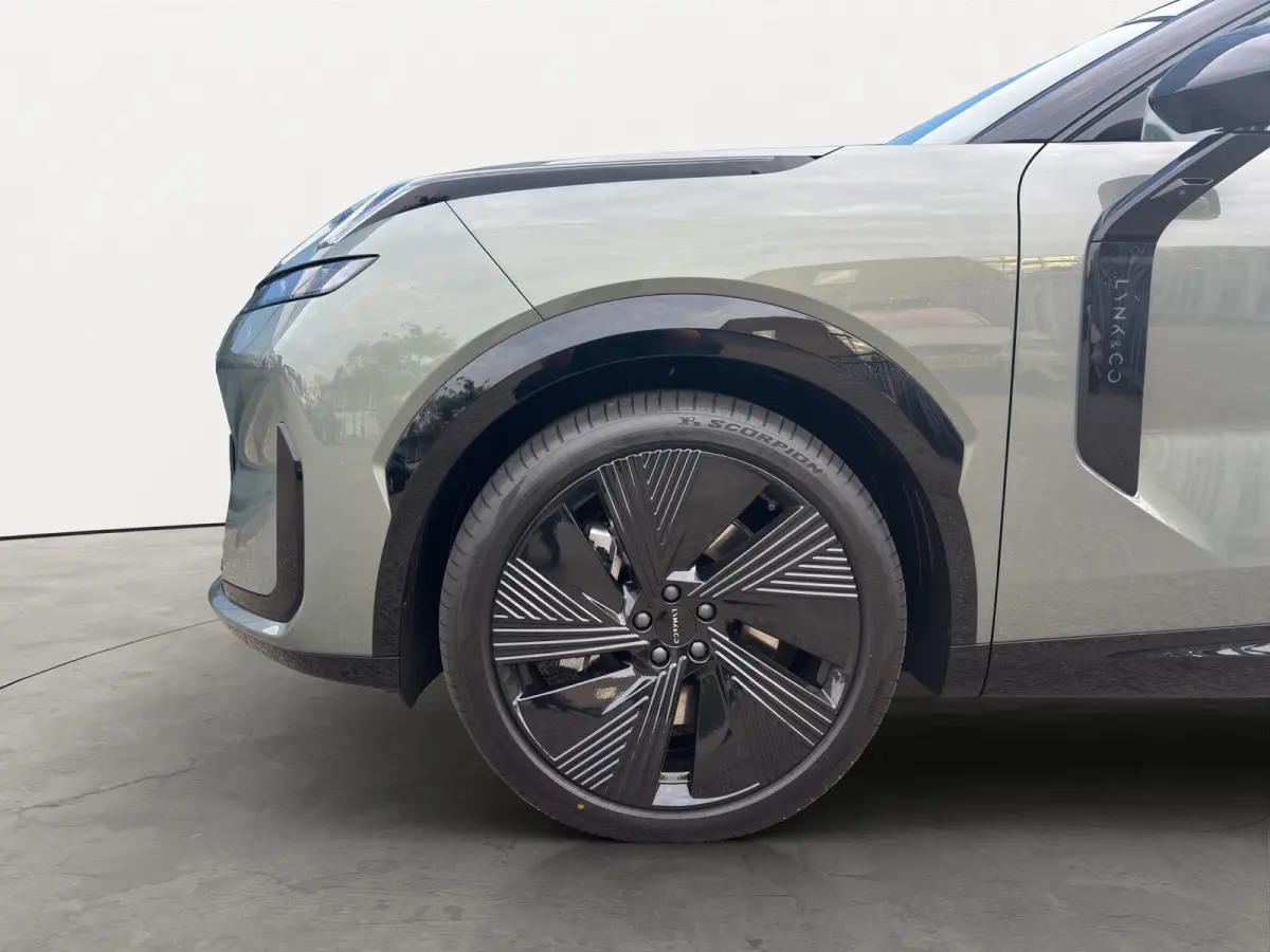 1.5 More | Zwarte velgen | Stoelmassage+ventilatie | 360 Camera | Panoramadak | Apple Carplay/Android Auto |