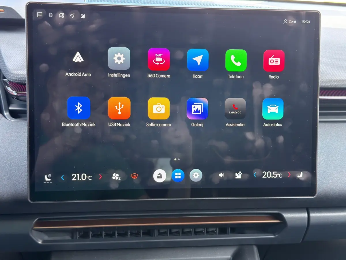 1.5 More | Zwarte velgen | Stoelmassage+ventilatie | 360 Camera | Panoramadak | Apple Carplay/Android Auto |