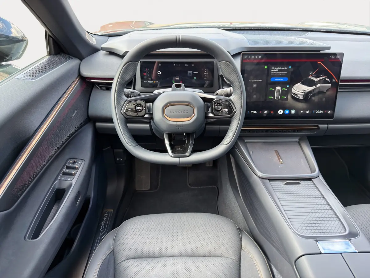 1.5 More | Zwarte velgen | Stoelmassage+ventilatie | 360 Camera | Panoramadak | Apple Carplay/Android Auto |