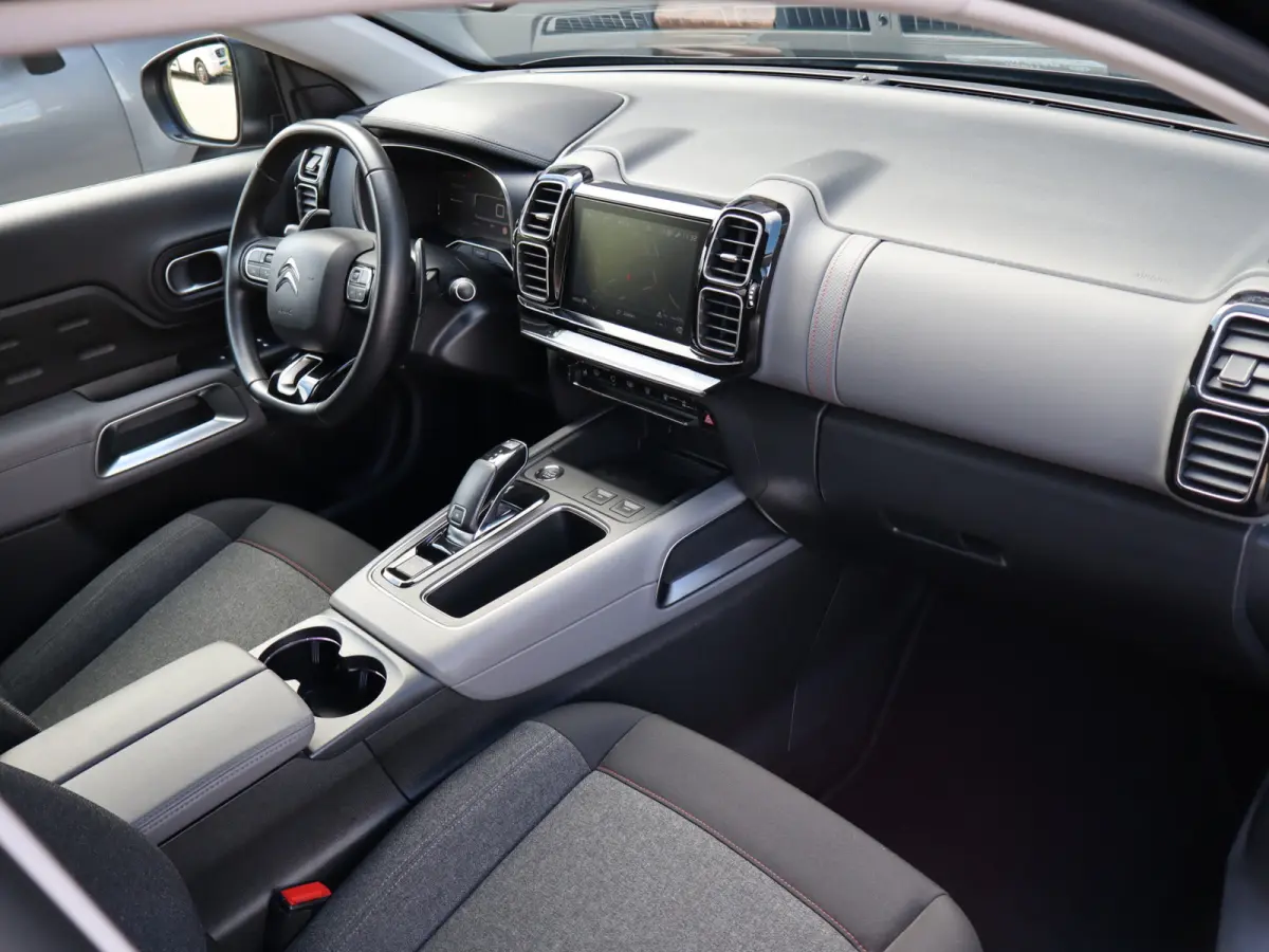1.6 PureTech Business Plus 180PK TREKHAAK I 1ste eig. I Leer I Navi I Carplay I Trekhaak 1500KG I Pano I Carplay I Luxe uitvoering I