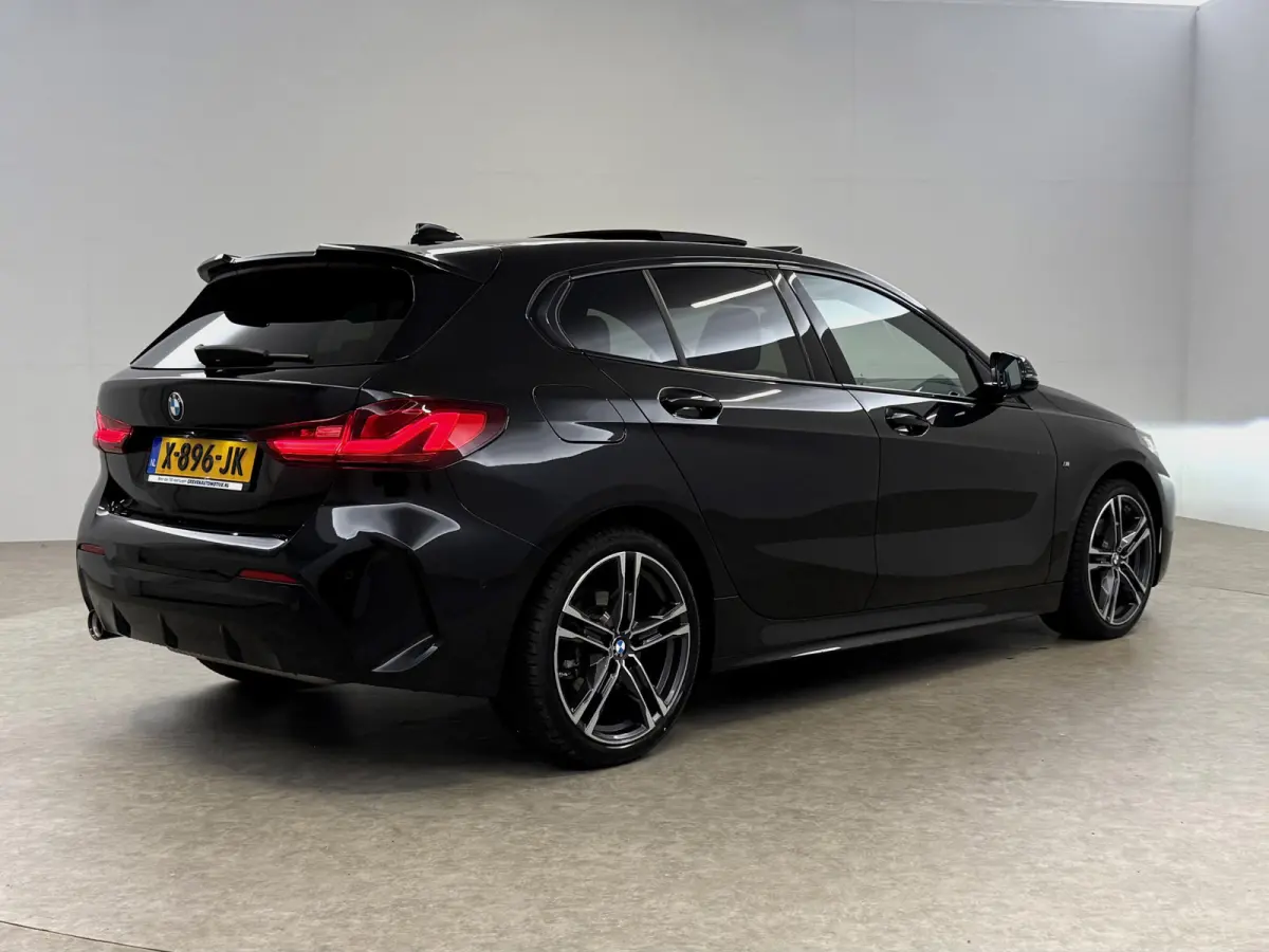 118i M-Sport | Pano | Virtual | Sfeer | Camera | Carplay | LED | Parkeersens.
