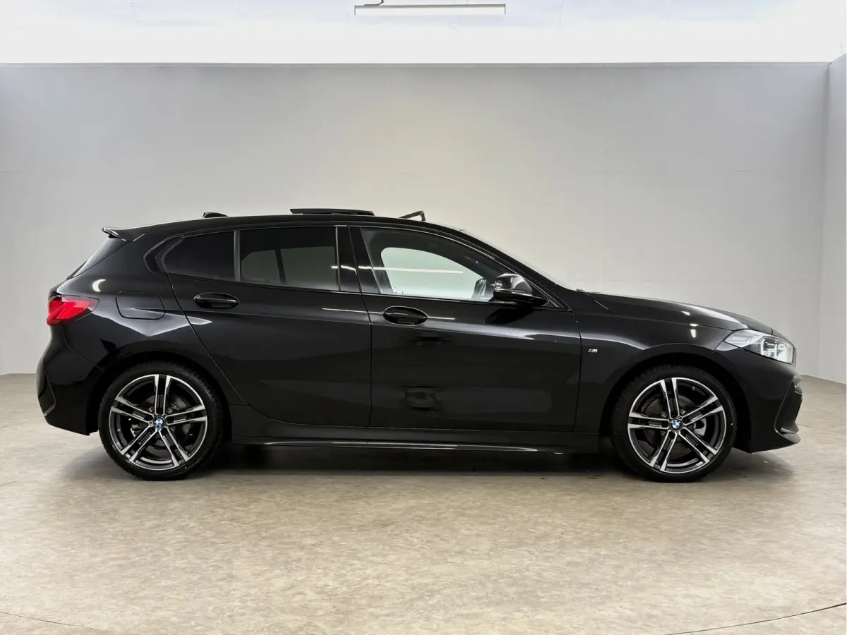 118i M-Sport | Pano | Virtual | Sfeer | Camera | Carplay | LED | Parkeersens.