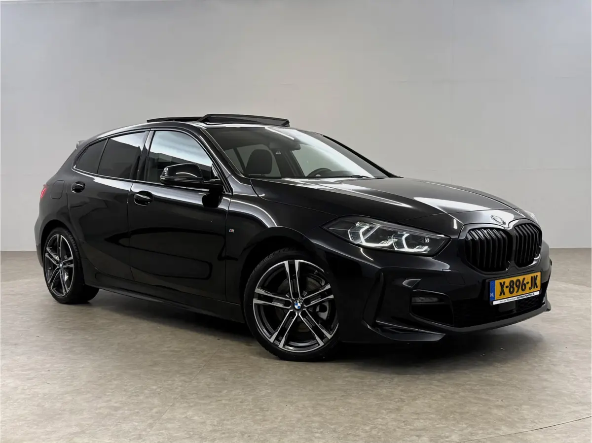 118i M-Sport | Pano | Virtual | Sfeer | Camera | Carplay | LED | Parkeersens.