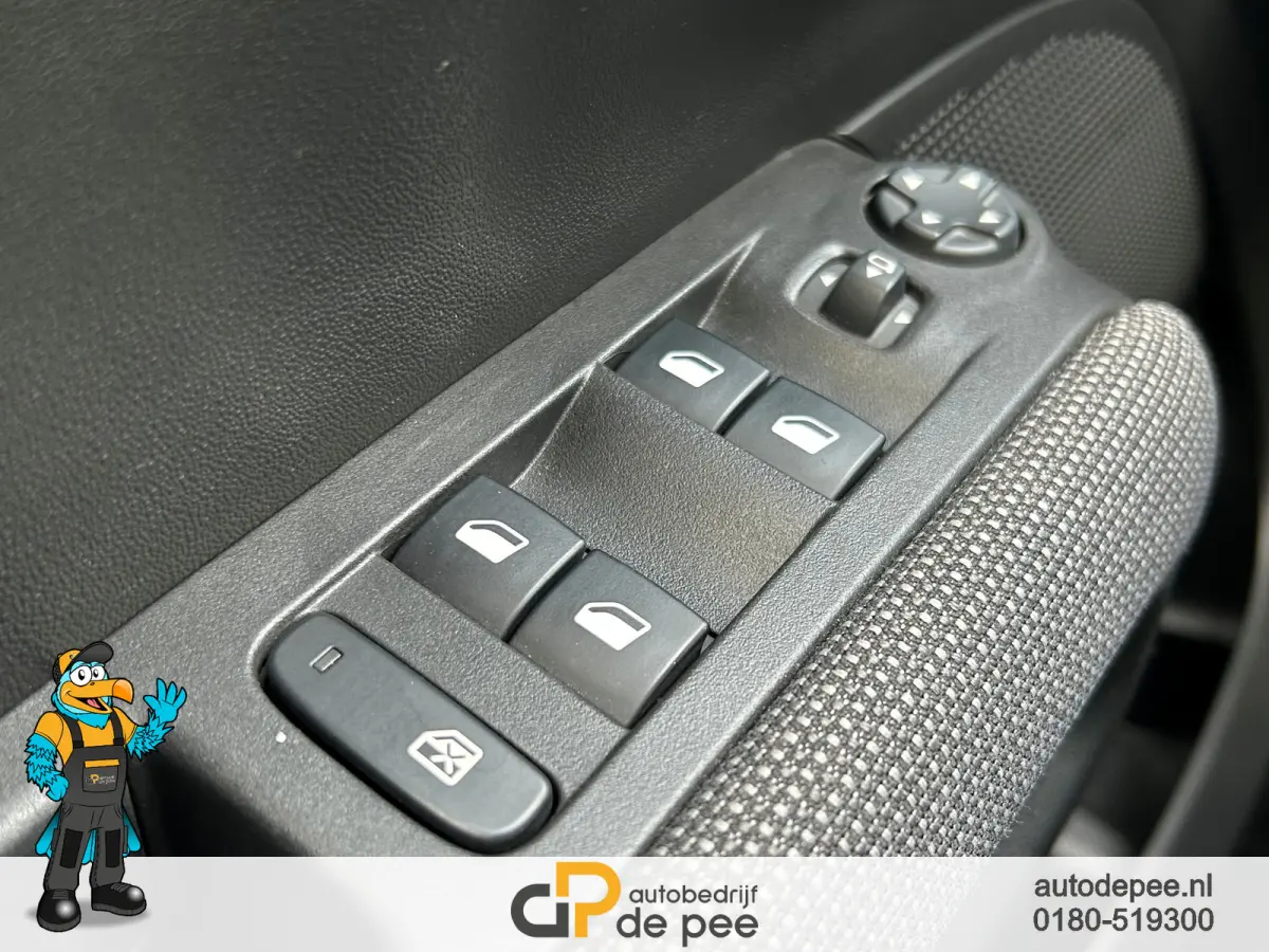 1.2 PureTech S&S Shine GARANTIE/AUTOMAAT/NW.DISTRI/SENS. V+A/CARPLAY/NAVI/CLIMA/CAMERA/CRUISECONTR. rijklaarprijs!