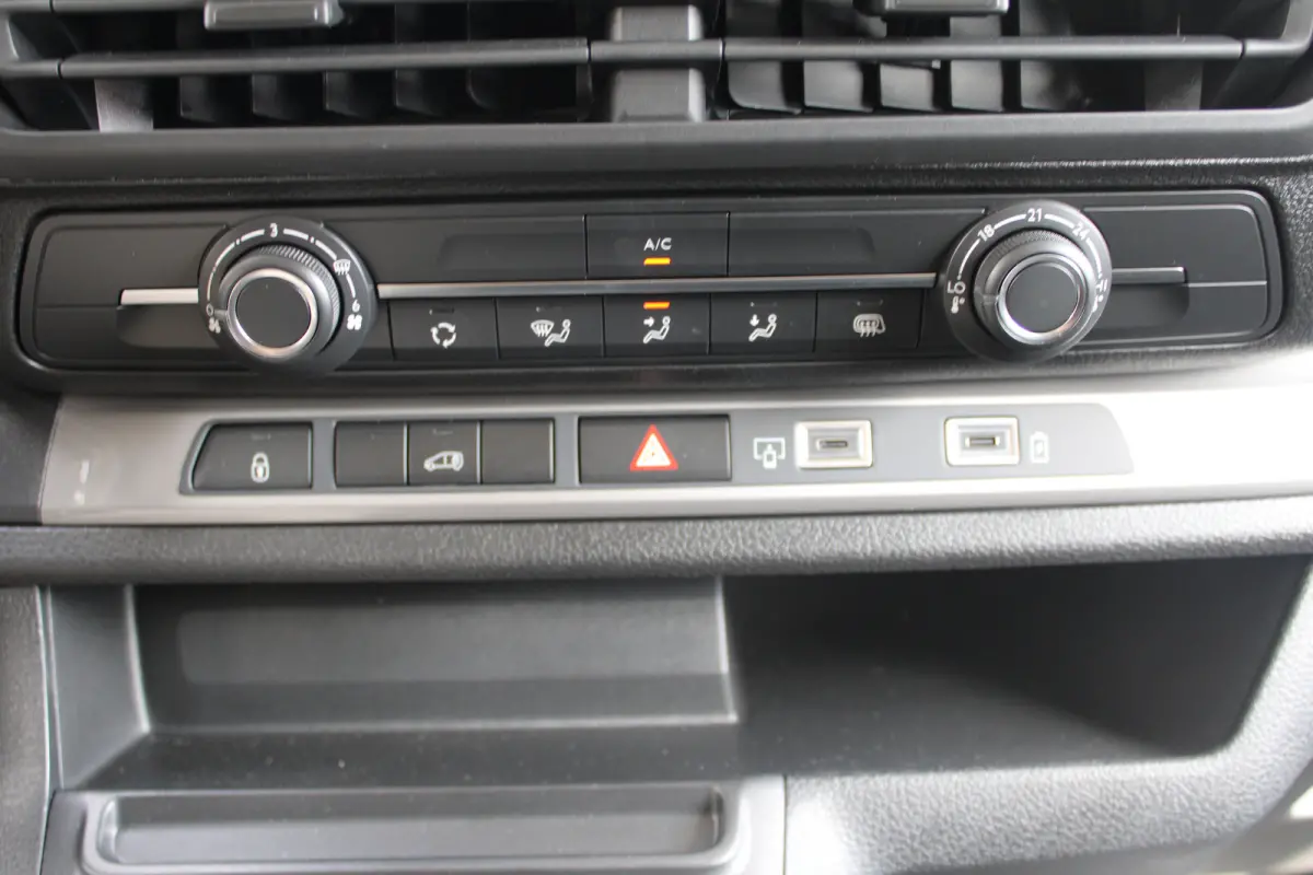L3 75 kWh | 8 JAAR GARANTIE | CAMERA | NAVI | DRAADLOOS CARPLAY | COMFORT WAND |