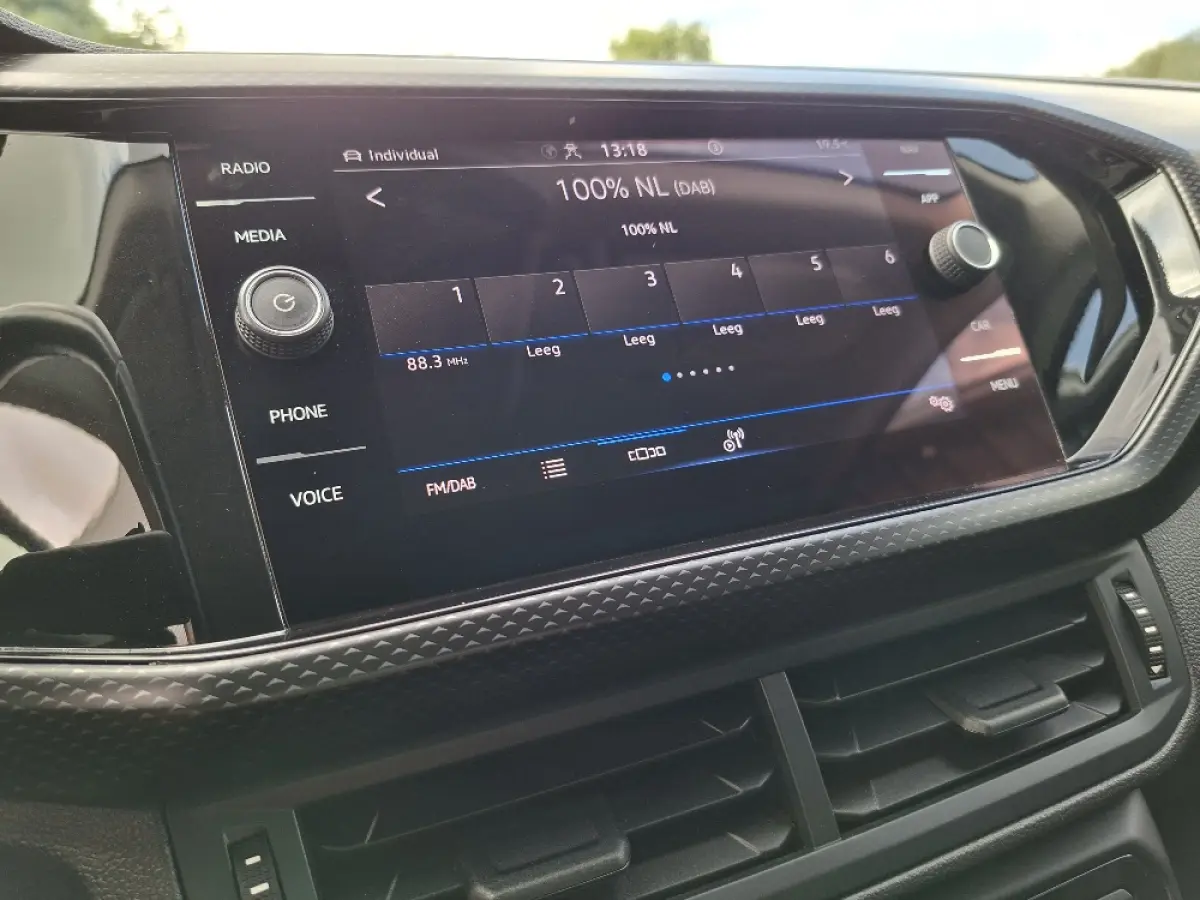1.0 TSI R-Line * 42.000KM! * AUTOMAAT * Parkeercamera * CarPlay * Adaptieve Cruise *