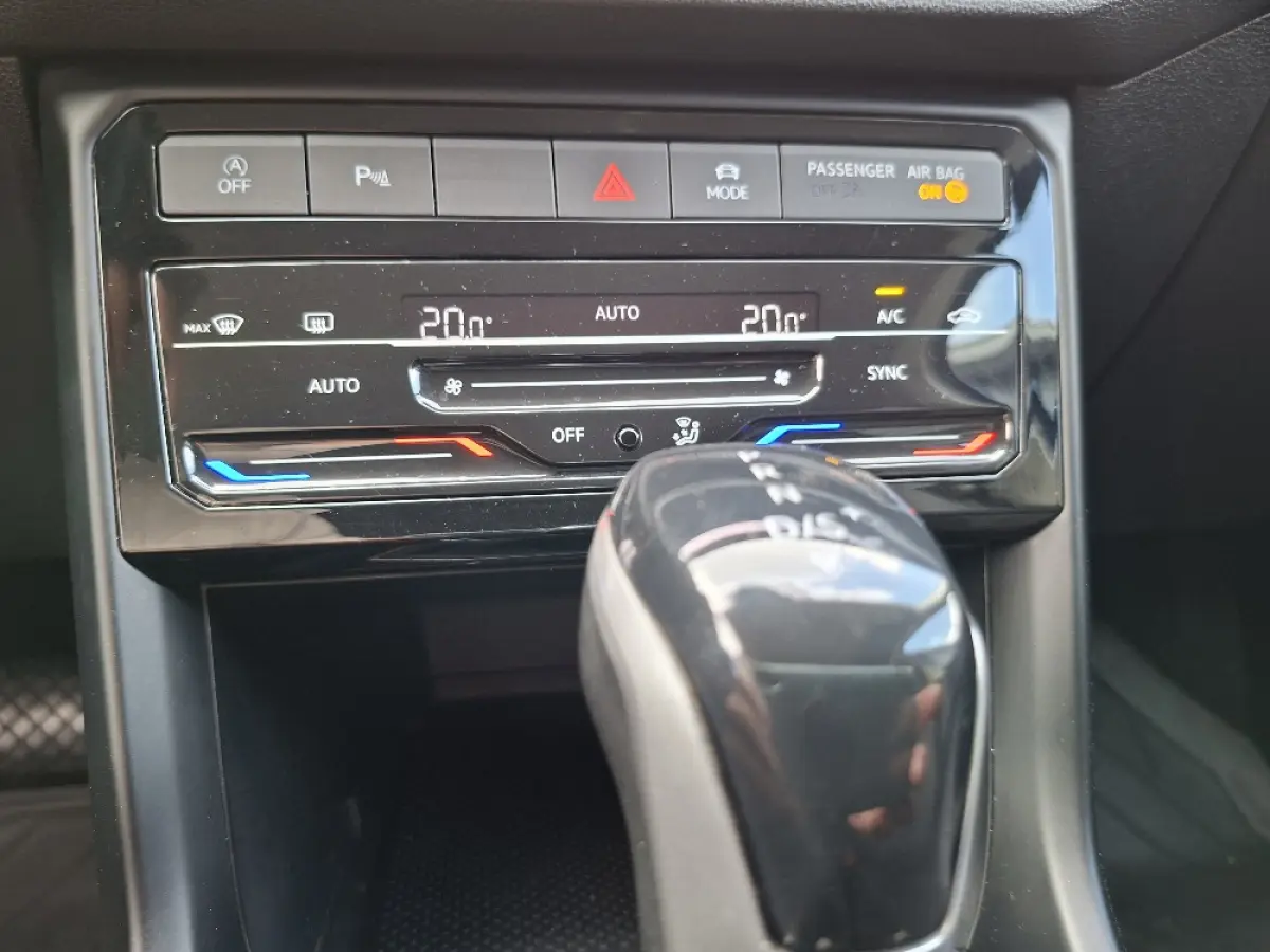 1.0 TSI R-Line * 42.000KM! * AUTOMAAT * Parkeercamera * CarPlay * Adaptieve Cruise *