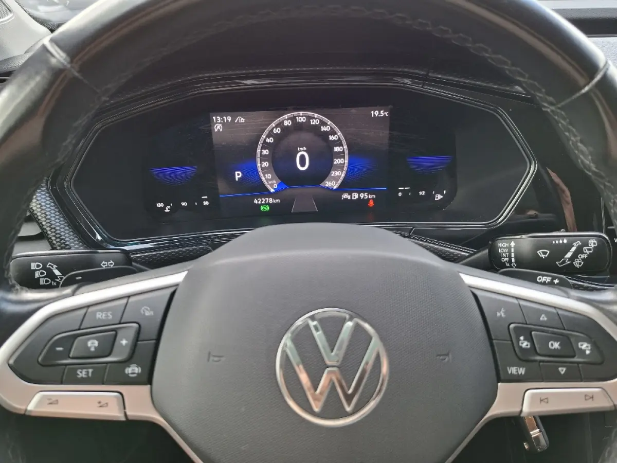 1.0 TSI R-Line * 42.000KM! * AUTOMAAT * Parkeercamera * CarPlay * Adaptieve Cruise *