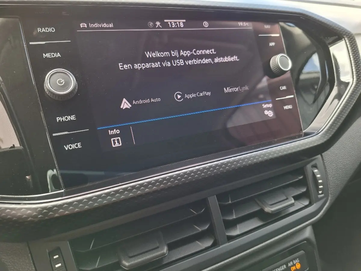 1.0 TSI R-Line * 42.000KM! * AUTOMAAT * Parkeercamera * CarPlay * Adaptieve Cruise *