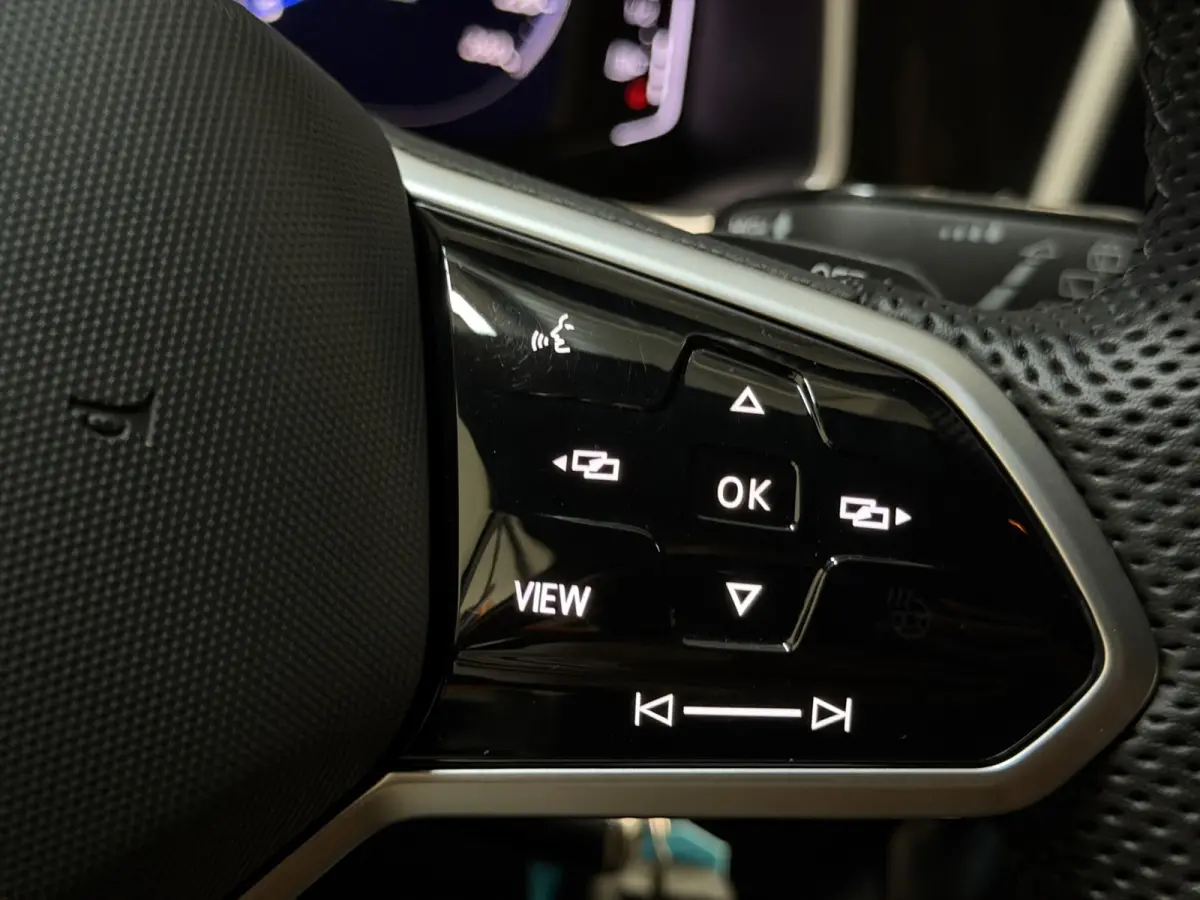 1.5 TSI R-Line Business+ |Massage|IQ.Light|ACC|DCC|Navi|